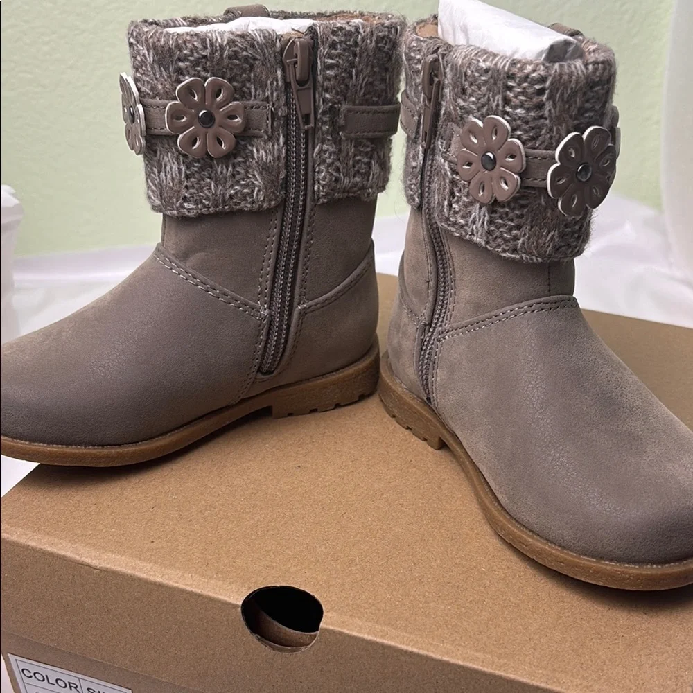 NWT Toddler Stylish Grey Tan Ankle Boots with Knit Cuff Accent Flowers Zipper